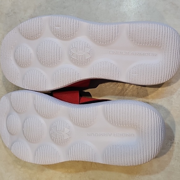 Under Armour Runplay Kids Red and Black Sneakers. Size 7Y. - Picture 2 of 4